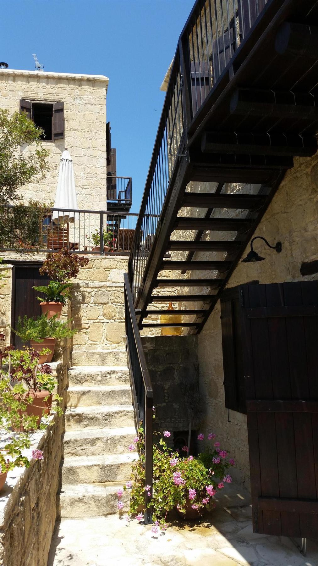 Leonidas Village Houses Goudhi Экстерьер фото