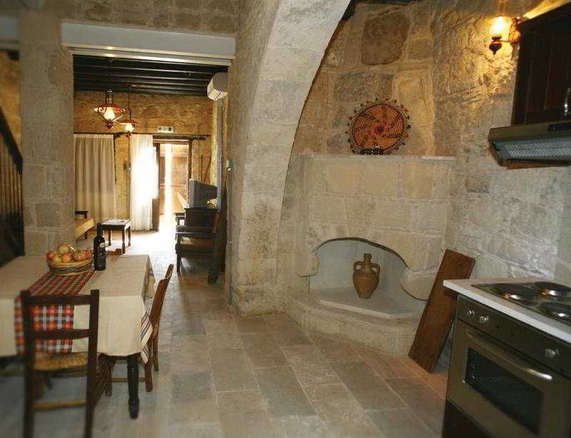 Leonidas Village Houses Goudhi Экстерьер фото