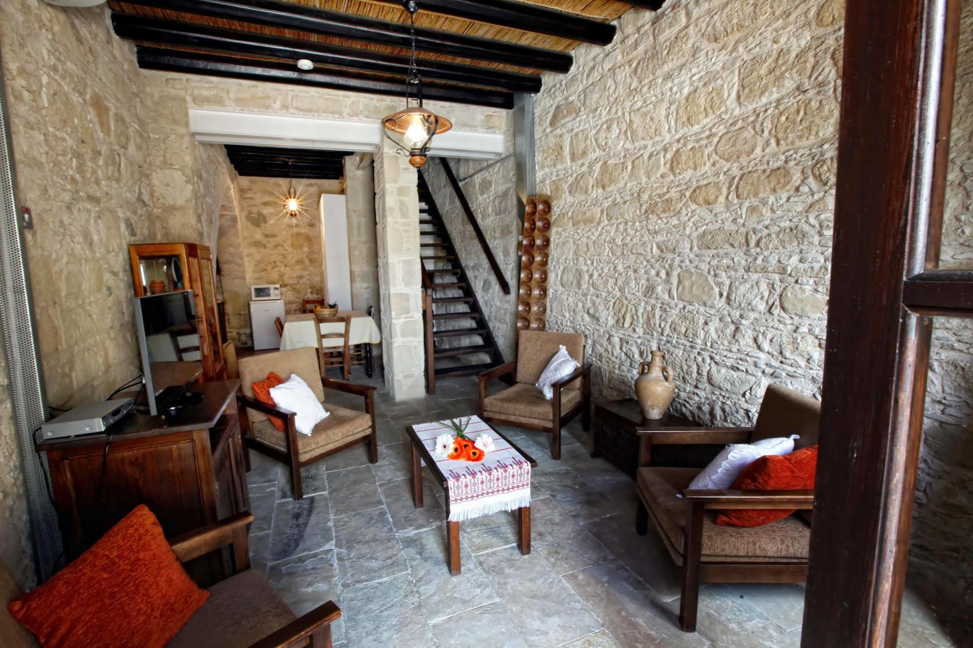 Leonidas Village Houses Goudhi Экстерьер фото