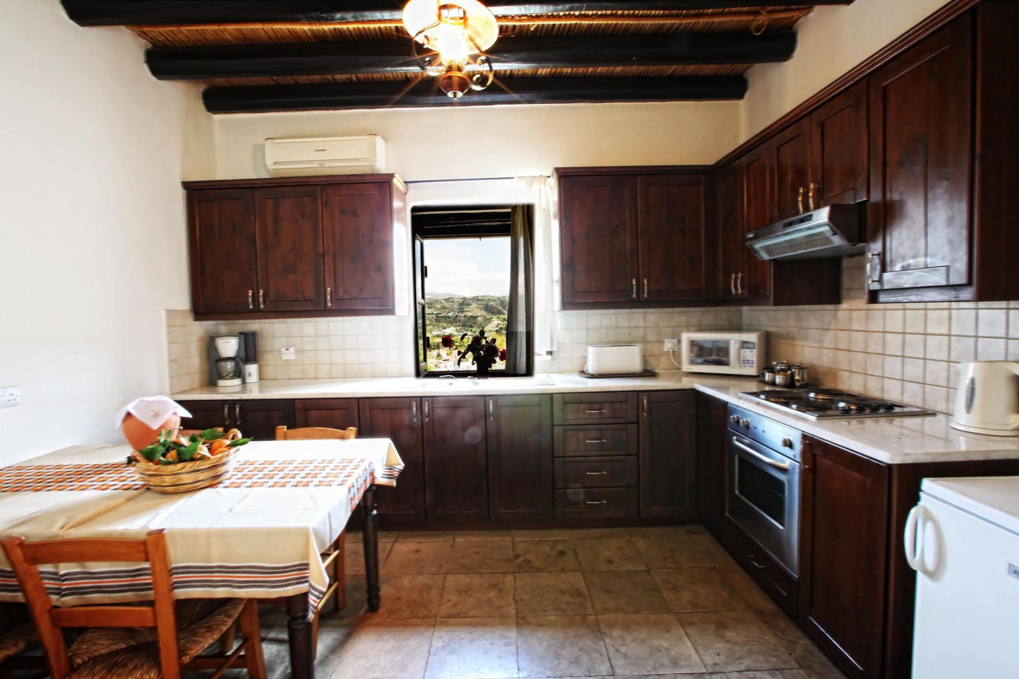Leonidas Village Houses Goudhi Экстерьер фото