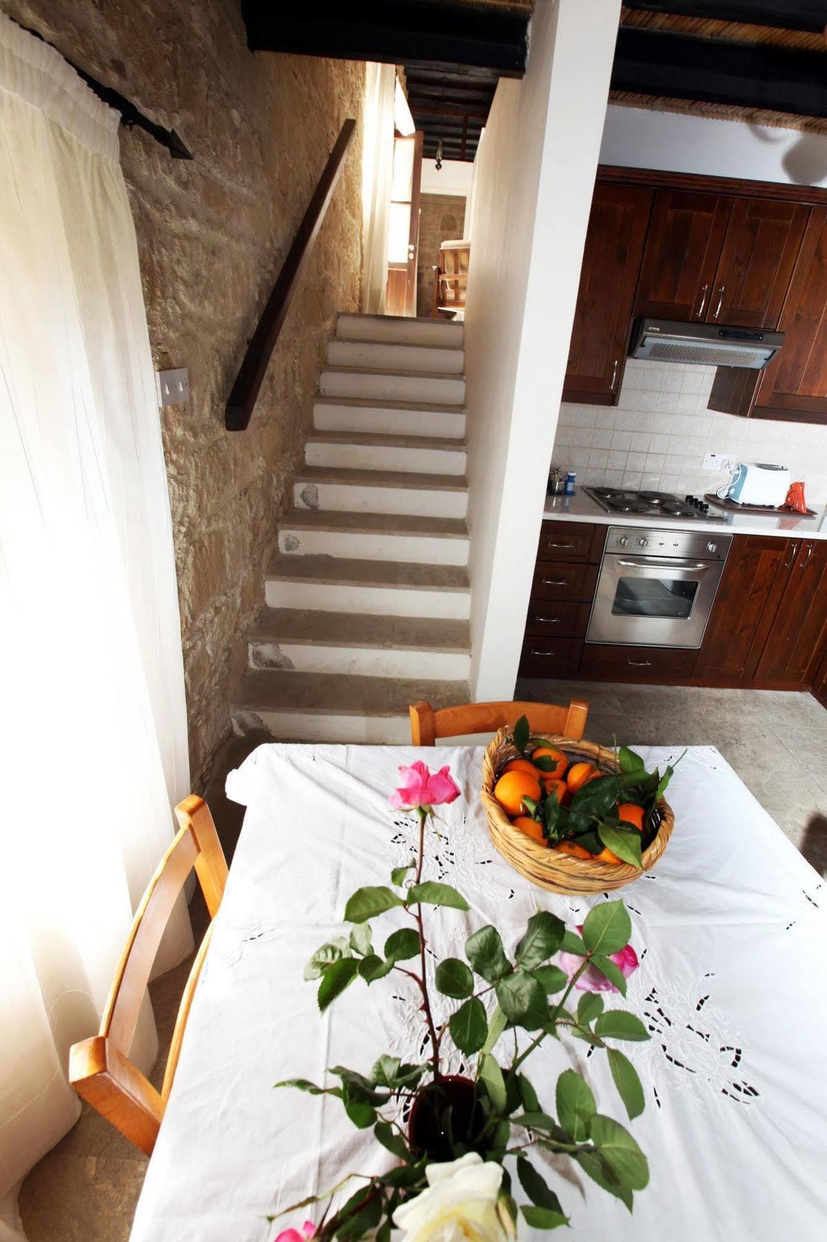 Leonidas Village Houses Goudhi Экстерьер фото
