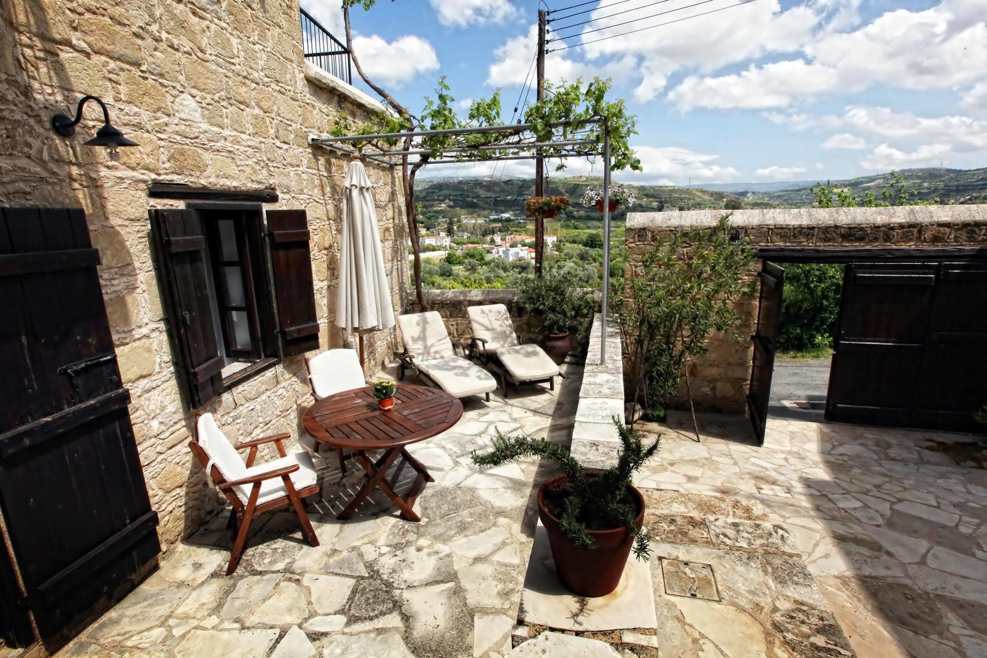 Leonidas Village Houses Goudhi Экстерьер фото